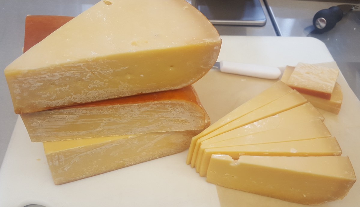 there’s-white-stuff-growing-on-your-cheese-that-isn’t-mold-(2018)