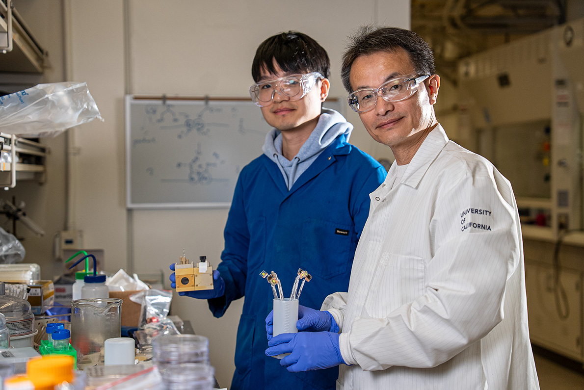 scientists-develop-artificial-leaf,-uses-sunlight-to-produce-valuable-chemicals