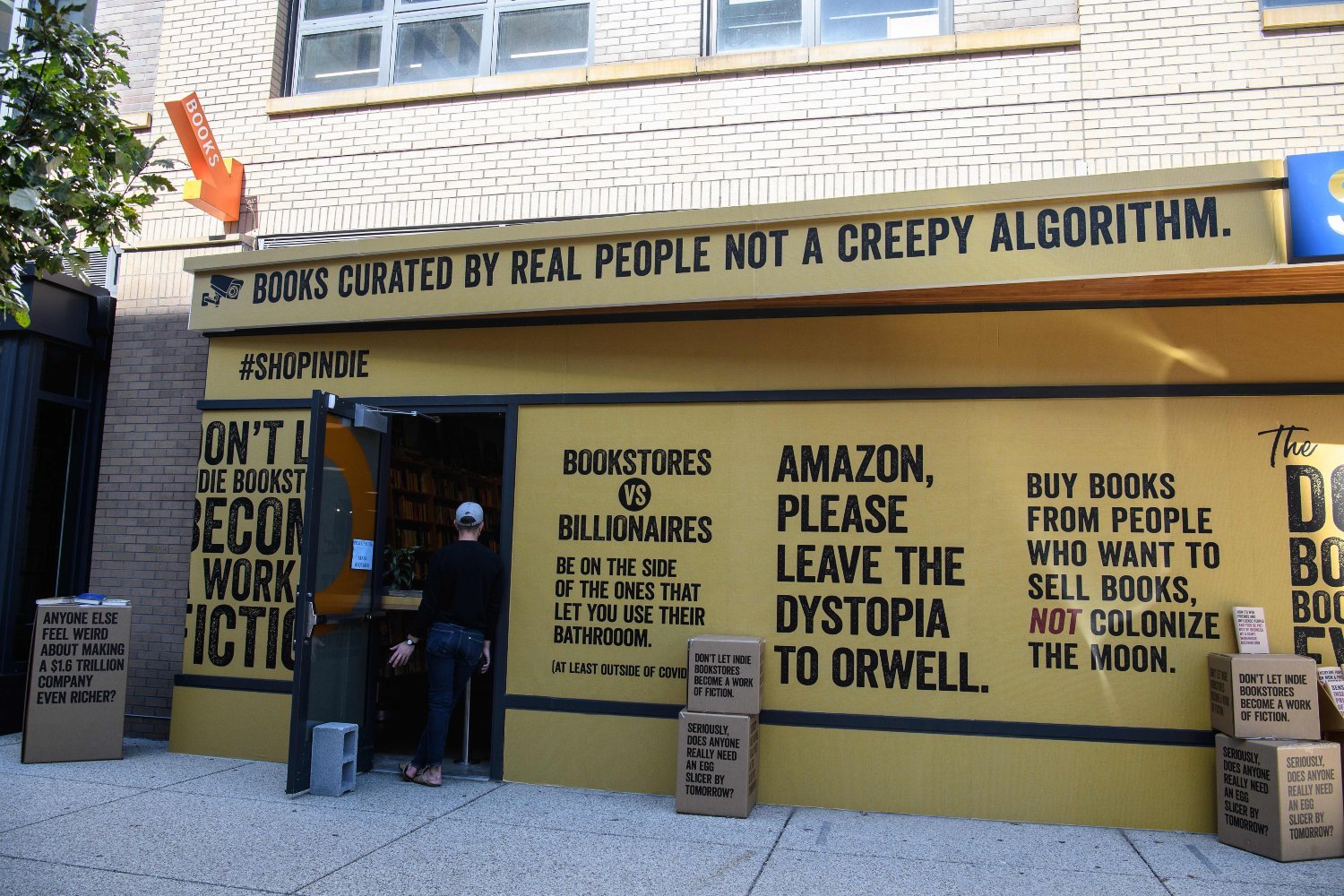 amazon-just-happens-to-hold-book-sale-during-independent-bookstore-day