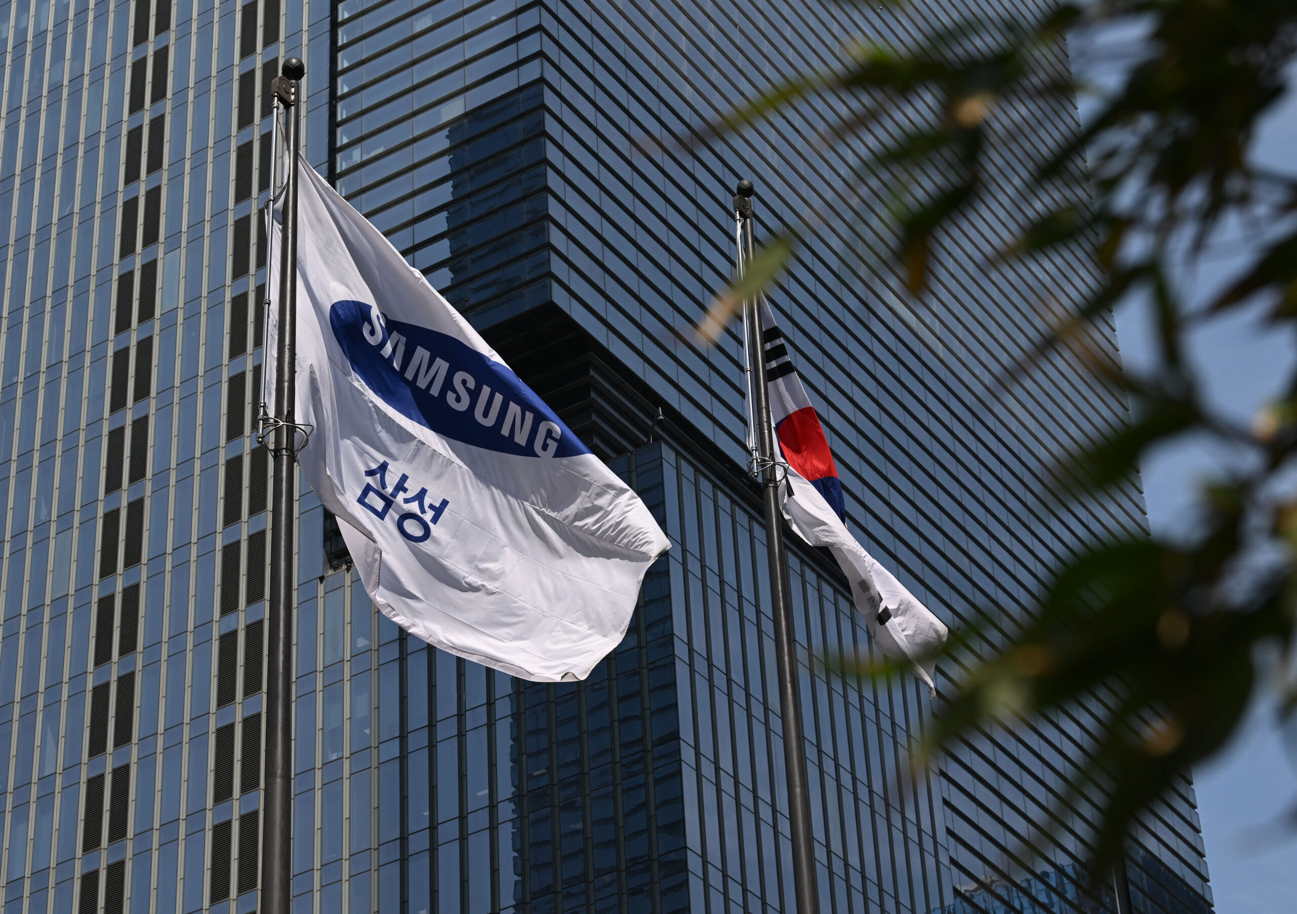 samsung-embeds-ironsource-spyware-app-on-phones-across-wana
