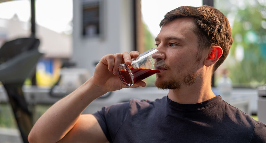 beetroot-juice-lowers-blood-pressure-in-older-people-by-changing-oral-microbiome