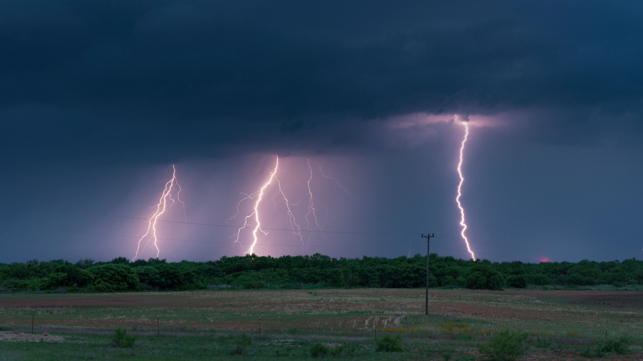 new-world-record-weather-satellites-detect-515-mile-long-lightning-flash