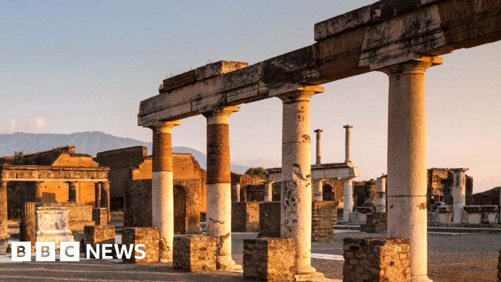 people-returned-to-live-in-pompeii’s-ruins,-archaeologists-say