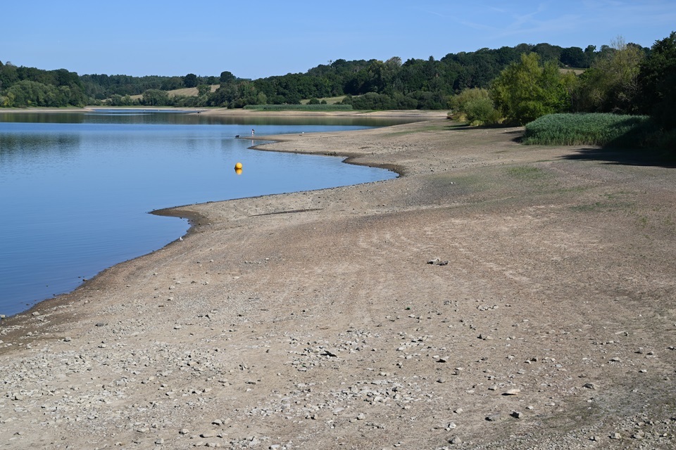 uk-government-advises-deleting-emails-to-save-water