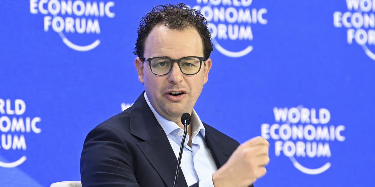 anthropic’s-ceo-says-in-3-6-months,-ai-will-write-90%-of-the-code-(march-2025)