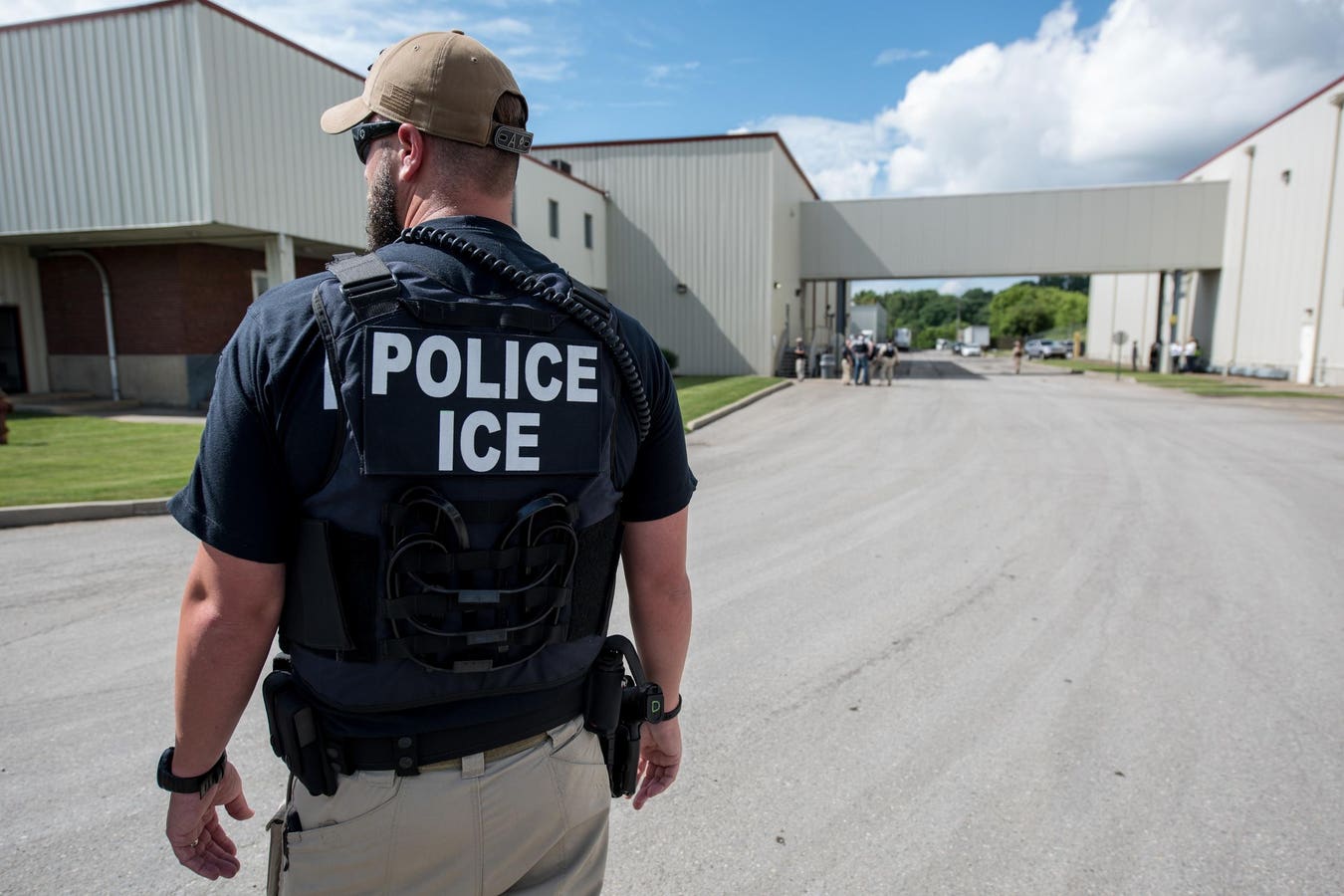 ice-is-using-fake-cell-towers-to-spy-on-people’s-phones