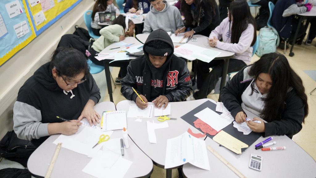 us-high-school-students’-scores-fall-in-reading-and-math