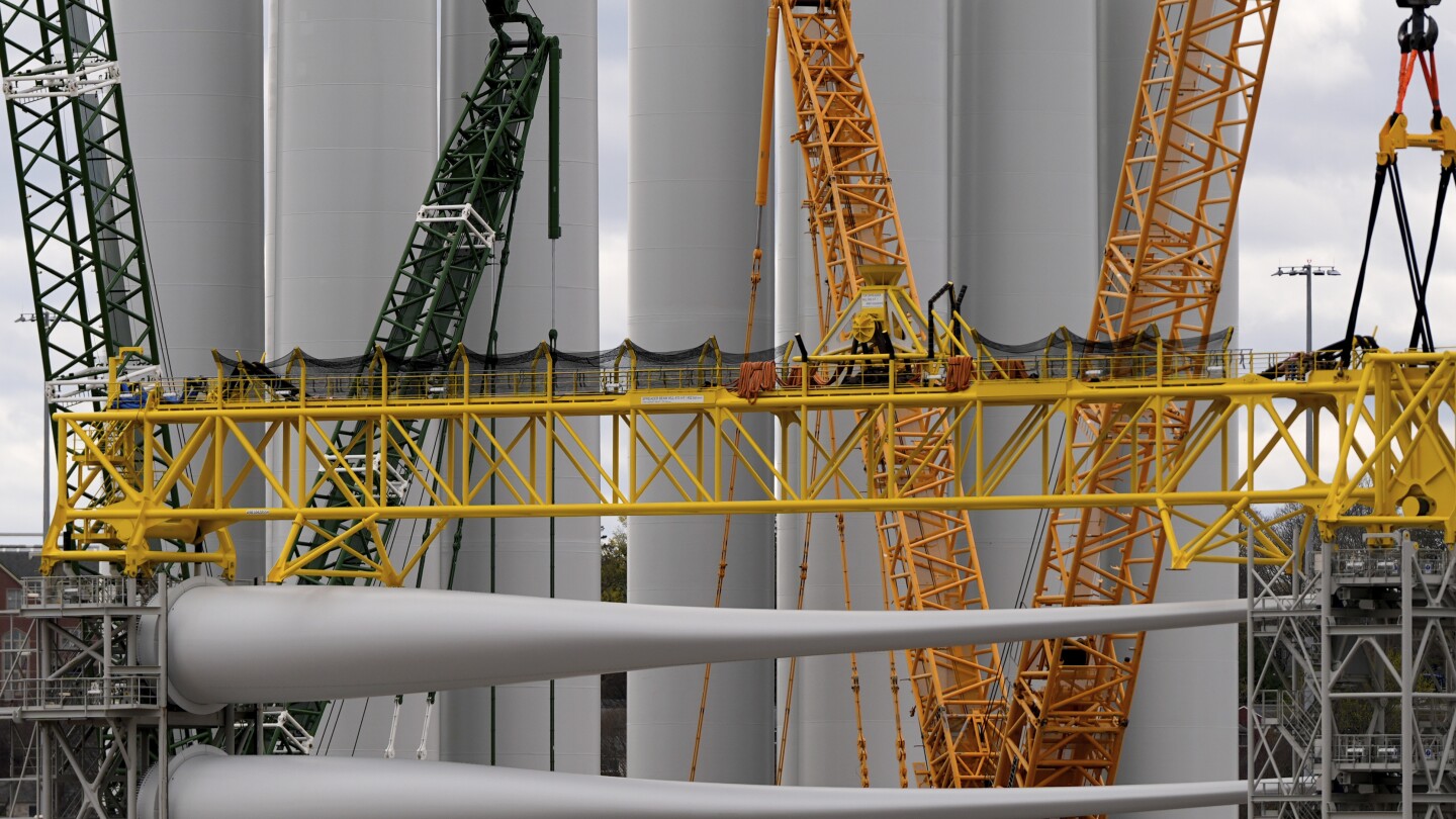 federal-judge-lifts-administration-halt-of-offshore-wind-farm-in-new-england