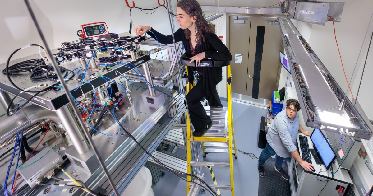 researchers-develop-molecular-qubits-that-communicate-at-telecom-frequencies