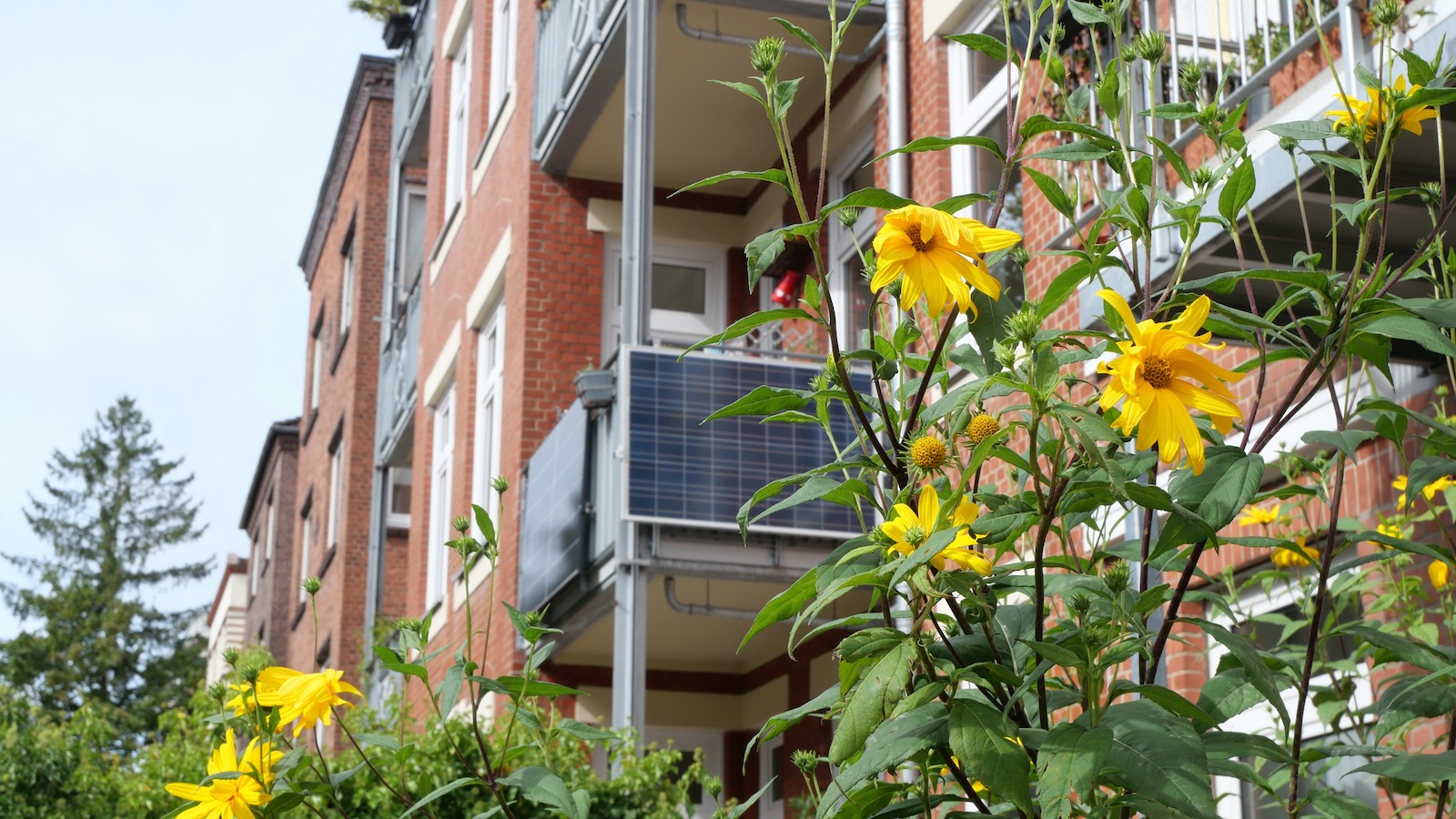 germany-outfitted-half-a-million-balconies-with-solar-panels