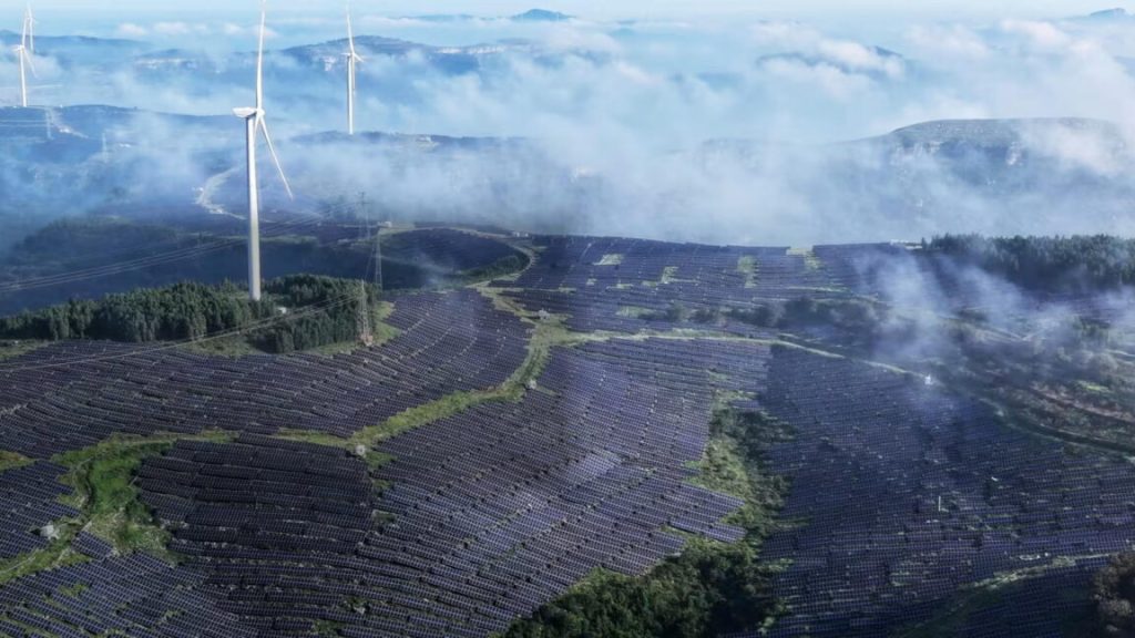 falling-panel-prices-lead-to-global-solar-boom,-except-for-the-us