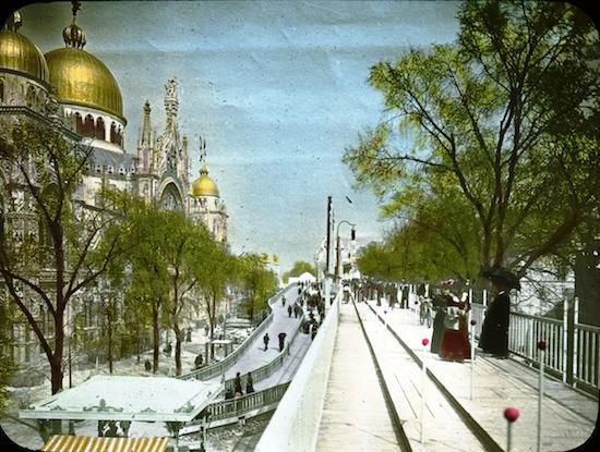 paris-had-a-moving-sidewalk-in-1900,-and-a-thomas-edison-film-captured-it-(2020)