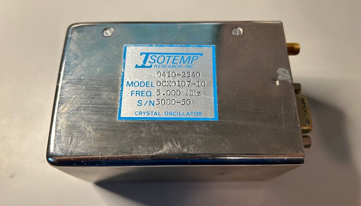 inside-an-isotemp-ocxo107-10-oven-controlled-crystal-oscillator