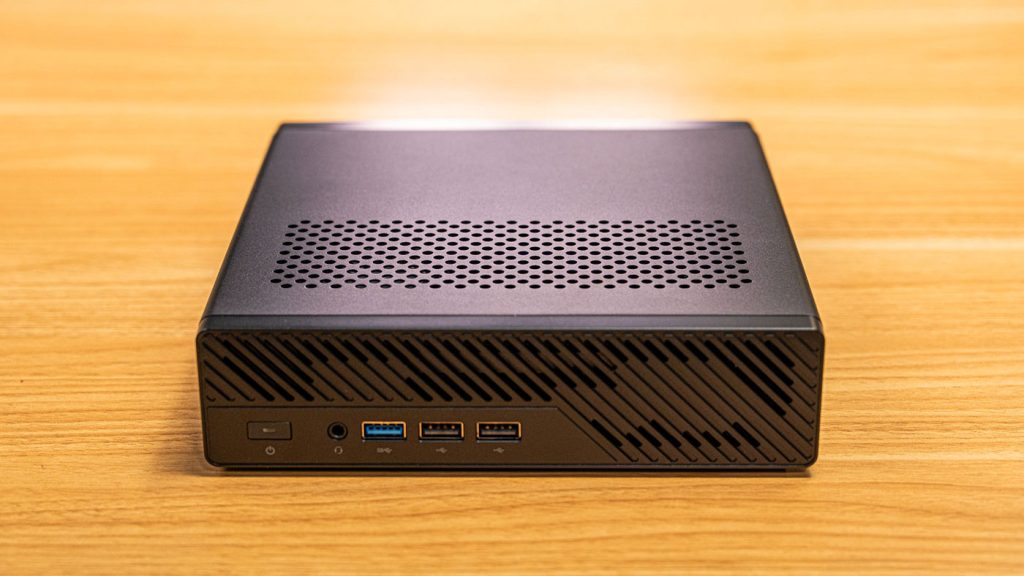 minisforum-stuffs-entire-arm-homelab-in-the-ms-r1