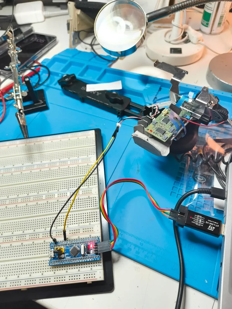 show-hn:-reversing-a-cinema-camera’s-peripherals-port