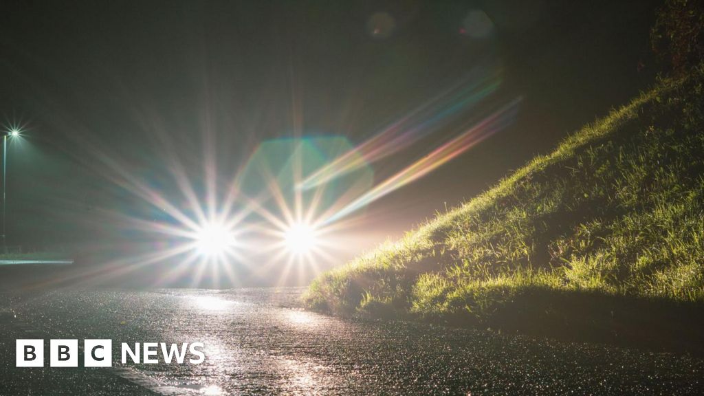 nearly-all-uk-drivers-say-headlights-are-too-bright