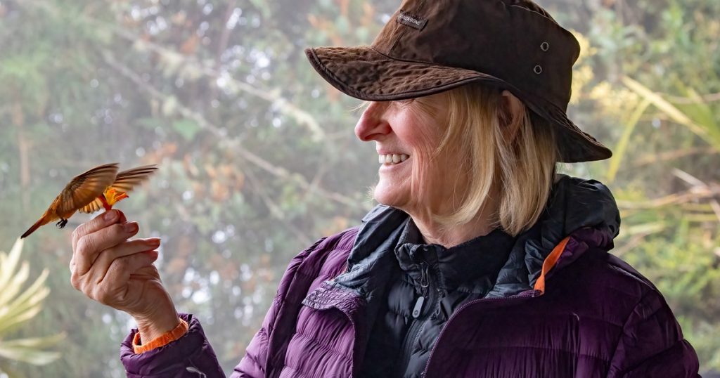 a-woman-on-a-mission-to-photograph-every-species-of-hummingbird