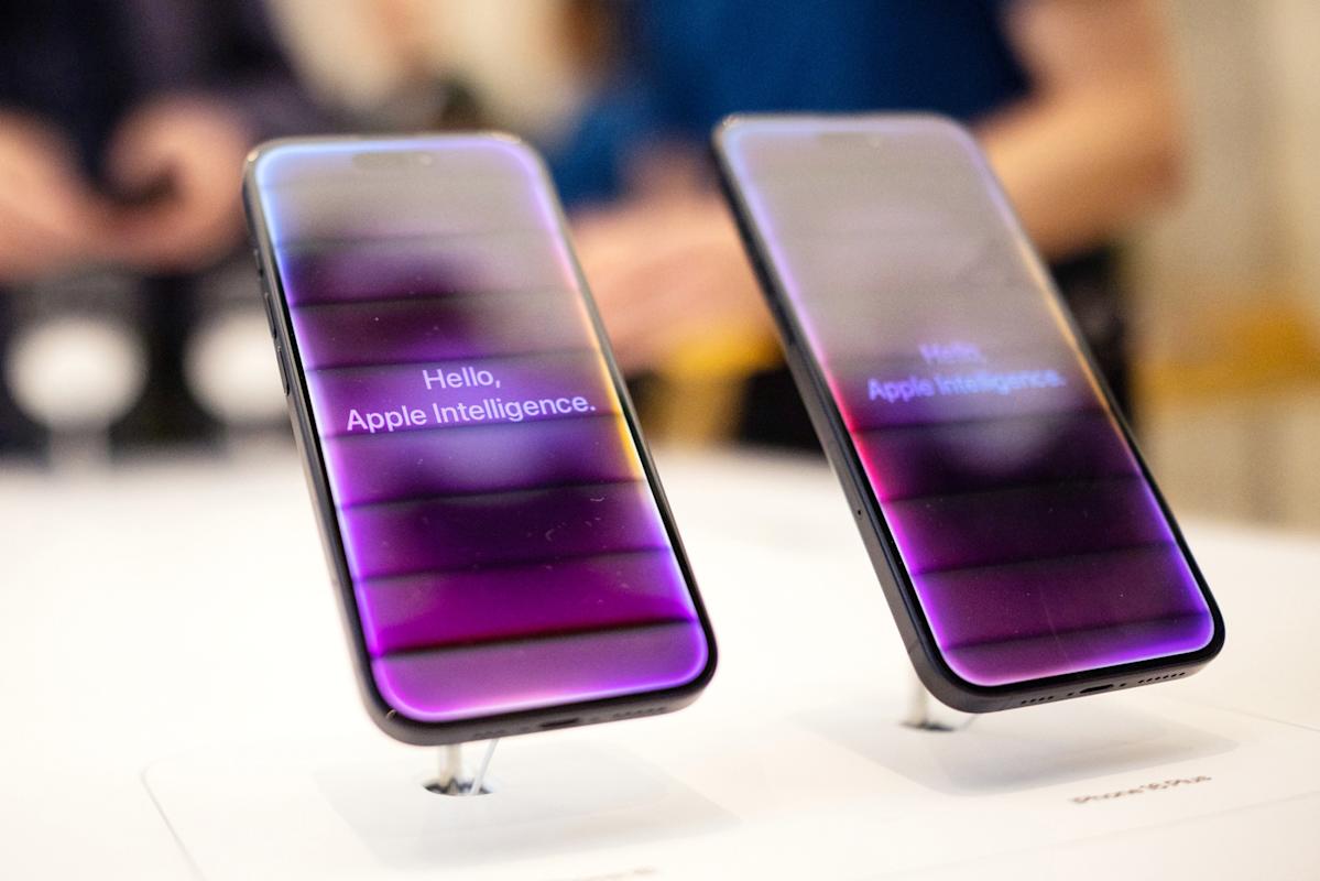 apple’s-slow-ai-pace-becomes-a-strength-as-market-grows-weary-of-spending