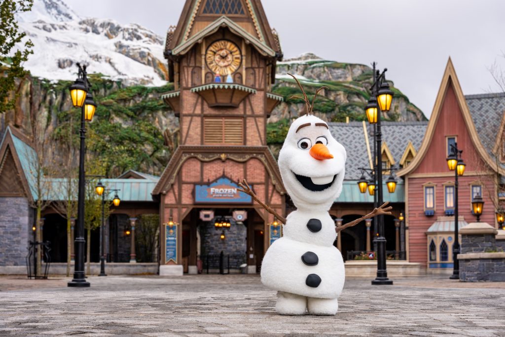 disney-imagineering-debuts-next-generation-robotic-character,-olaf