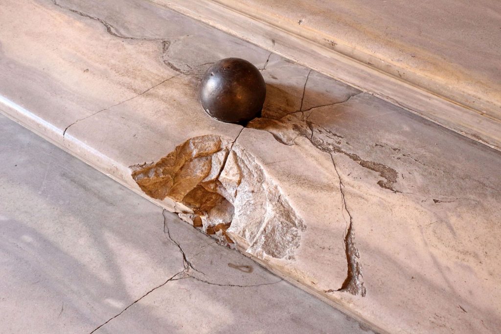 rome-is-studded-with-cannon-balls-(2022)