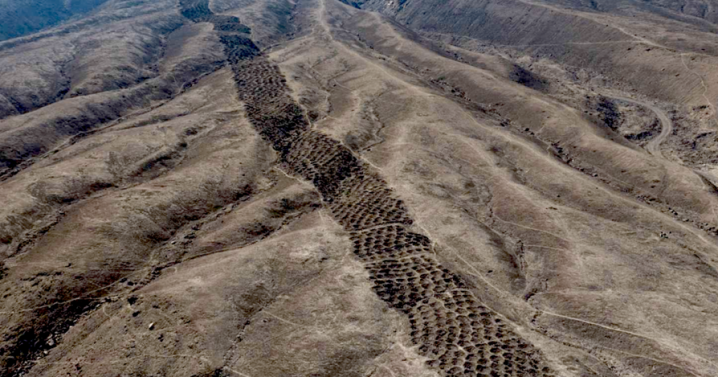 5,200-holes-carved-into-a-peruvian-mountain-left-by-an-ancient-economy