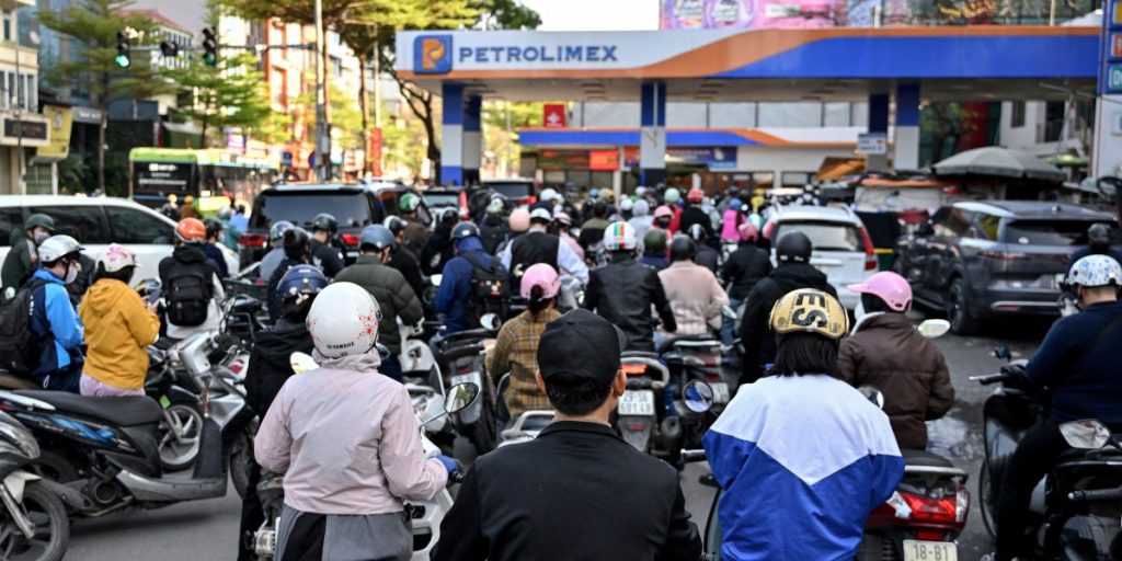 asia-rolls-out-4-day-weeks,-wfh-to-solve-fuel-crisis-caused-by-iran-war