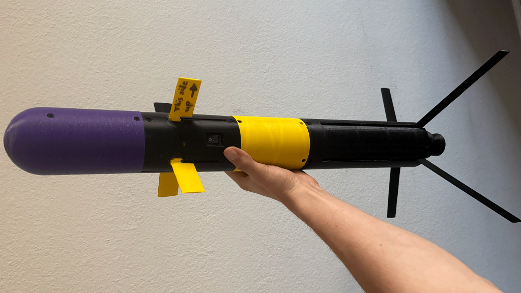 tech-hobbyist-makes-shoulder-mounted-guided-missile-prototype-with-$96-in-parts