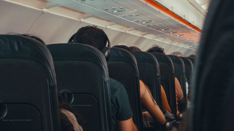 passengers-who-refuse-to-use-headphones-can-now-be-kicked-off-united-flights