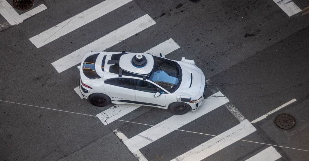 a-school-district-tried-to-help-train-waymos-to-stop-for-school-buses