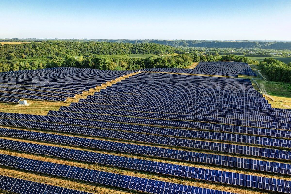 for-the-first-time-in-the-us.,-renewables-generate-more-power-than-natural-gas