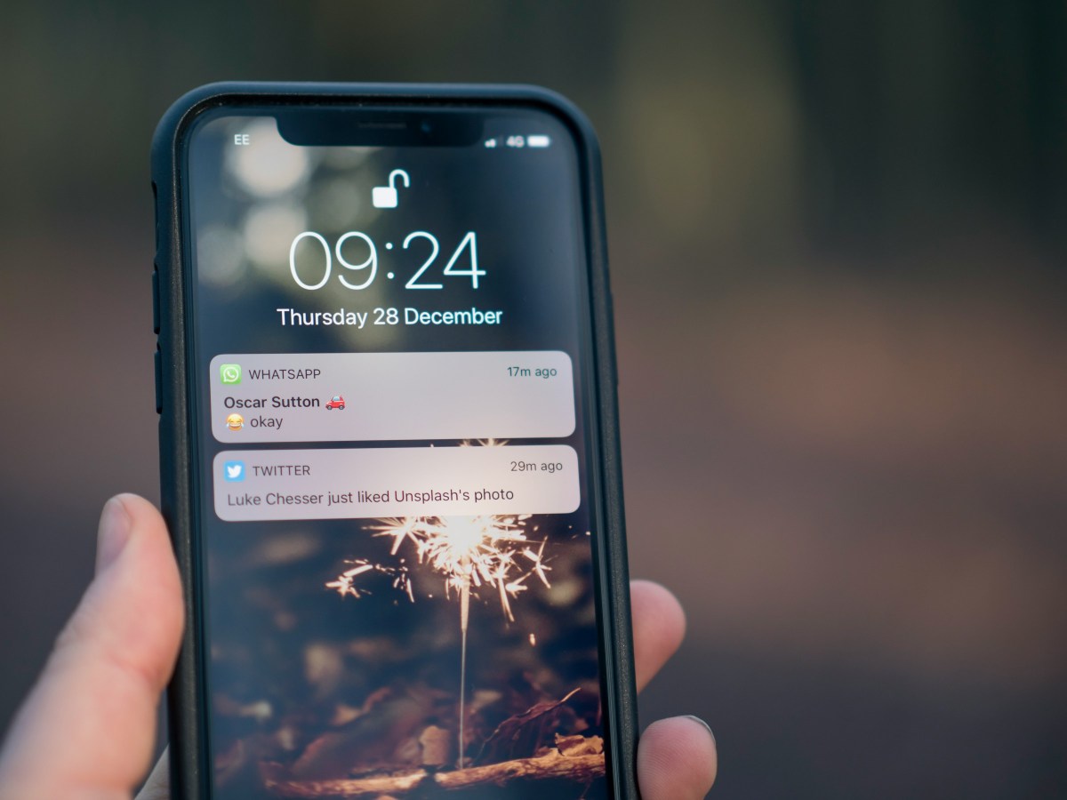 apple-fixes-bug-that-cops-used-to-extract-deleted-chat-messages-from-iphones
