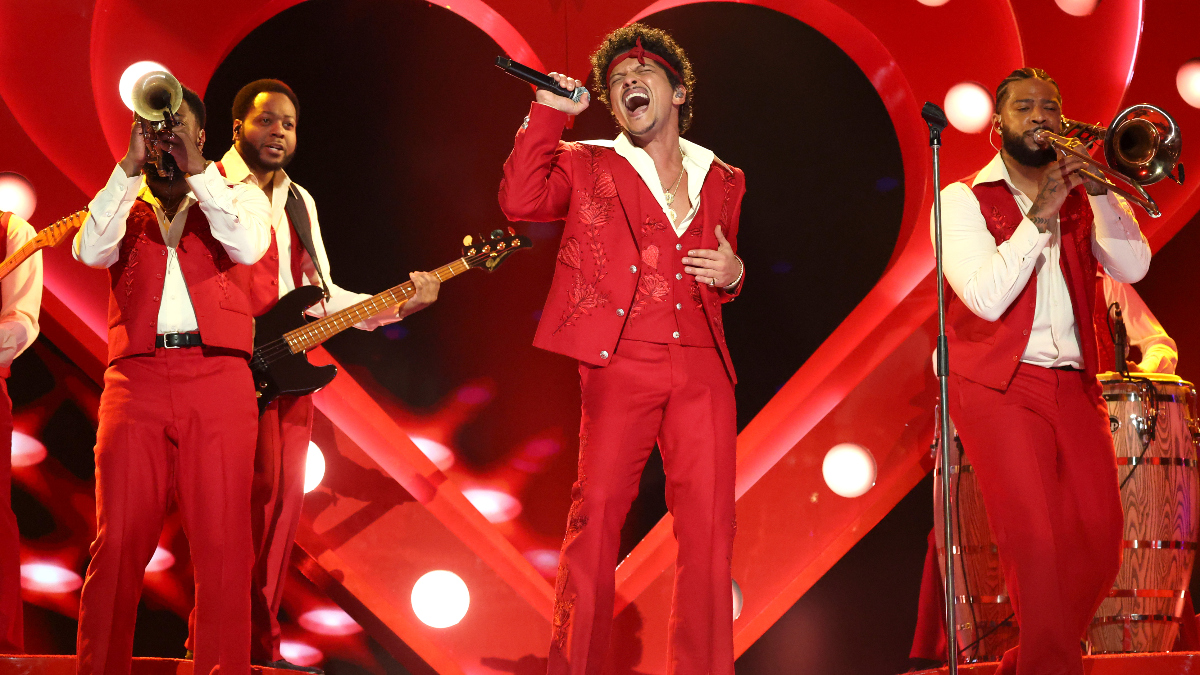 openai-ceo’s-identity-verification-company-announced-fake-bruno-mars-partnership