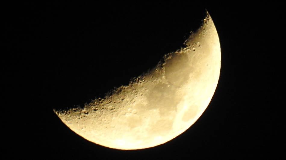 spacex-rocket-set-for-unintentional-moon-landing-–-well,-a-piece-of-it-anyway