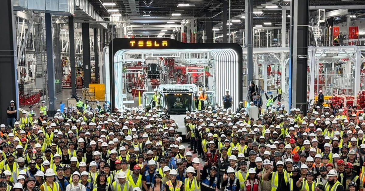 first-tesla-semi-rolls-off-high-volume-production-line