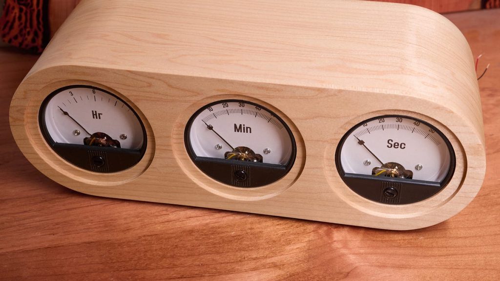 a-nicer-voltmeter-clock