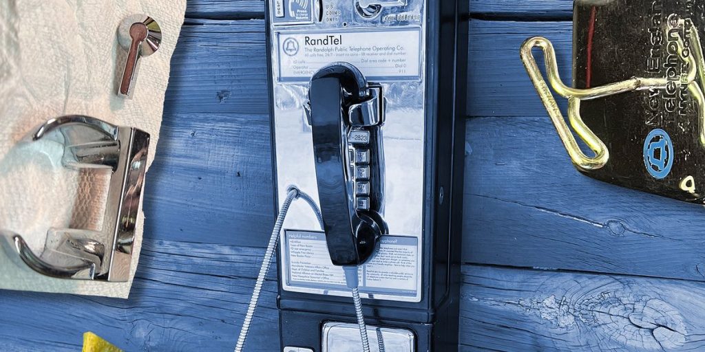 voip-brings-back-old-fashioned-pay-phones-to-rural-vermont