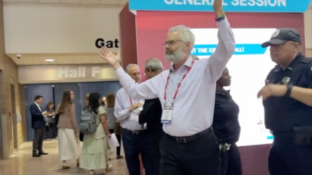 scientists-ejected-from-diabetes-conference-for-distributing-journal-reprints