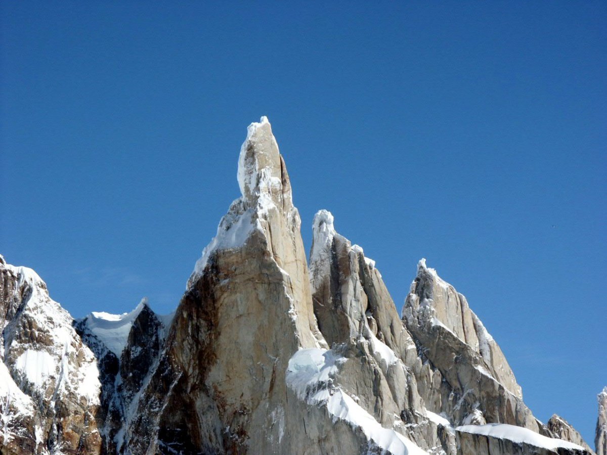 a-short-history-of-cerro-torre,-the-most-controversial-mountain-(2012)