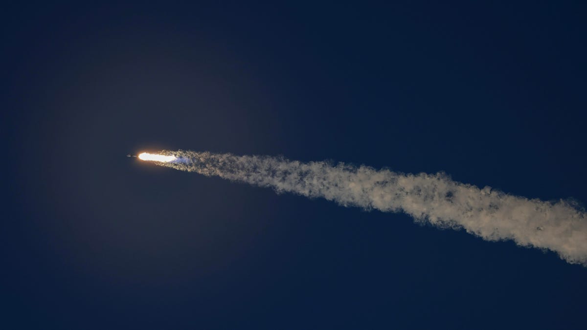 spacex-wants-to-launch-100k-more-starlink-satellites-for-100x-the-bandwidth