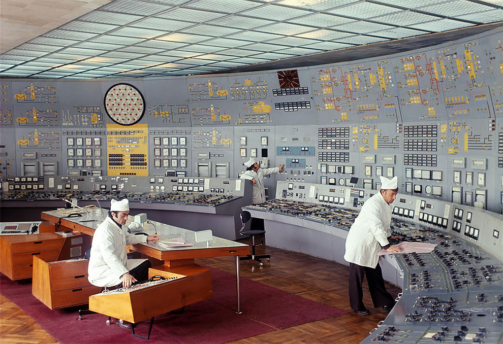 the-vintage-beauty-of-soviet-control-rooms-(2018)