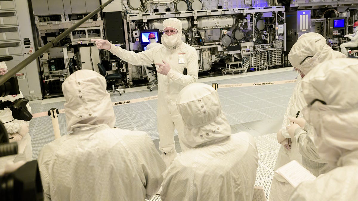 intel-starts-shipping-high-na-euv-silicon