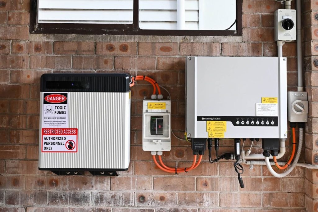 in-australia,-a-home-battery-boom-has-helped-cut-wholesale-power-prices-in-half