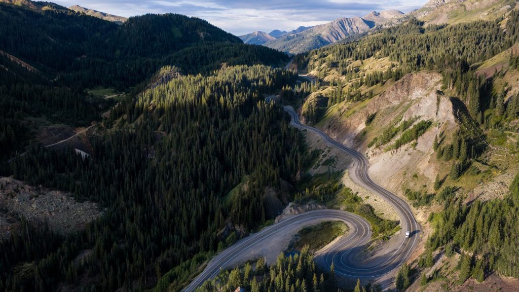 why-doesn’t-anyone-want-to-fix-one-of-america’s-scariest-roads?