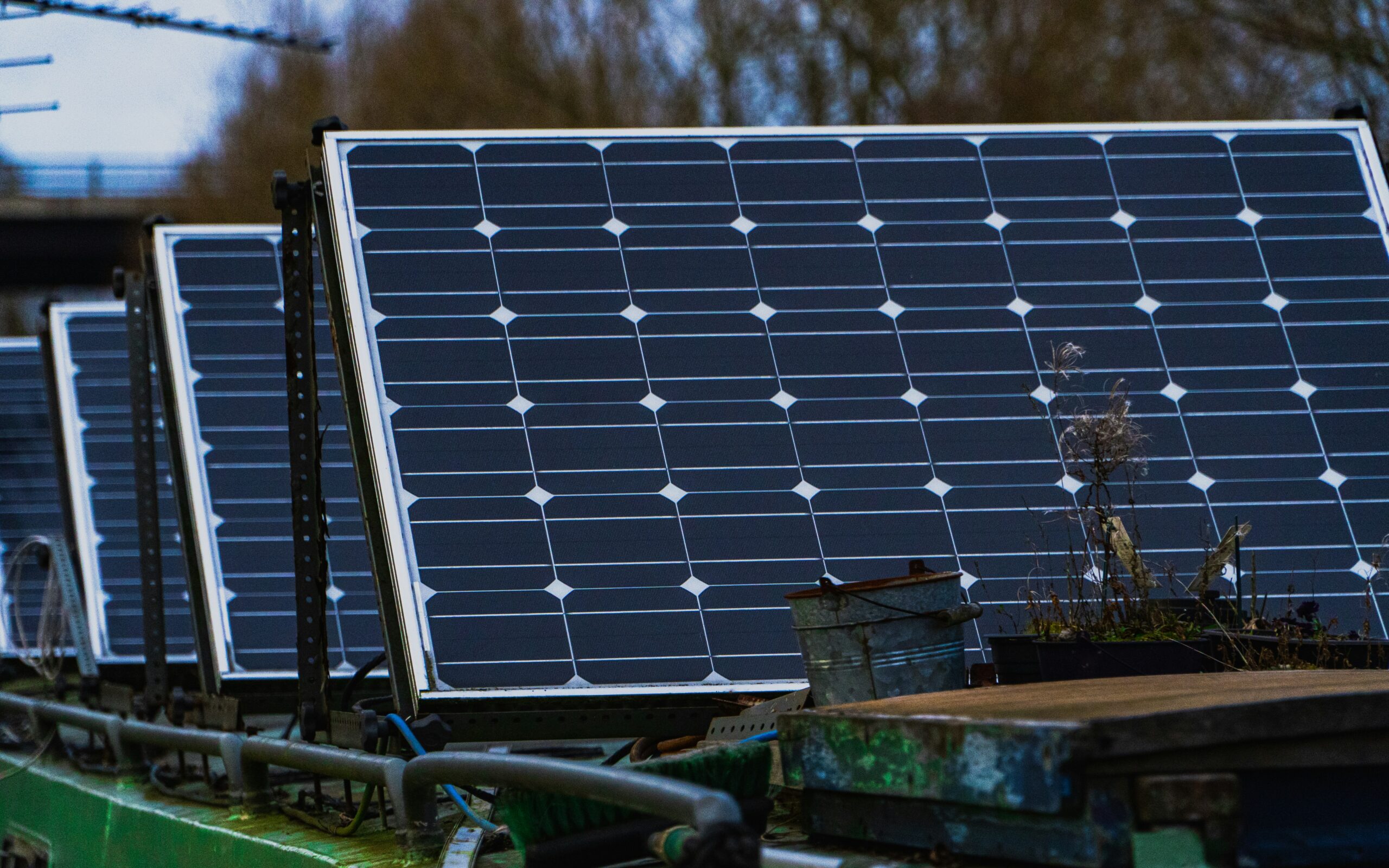 in-ukraine,-distributed-renewables-foil-russia’s-assaults