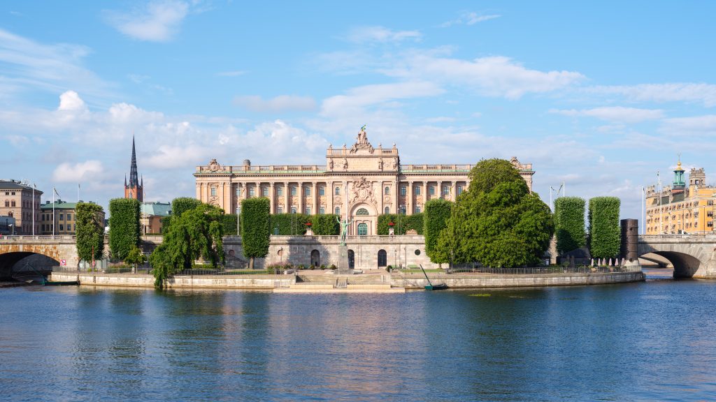 Riksdagshuset i Stockholm sett från vattnet
