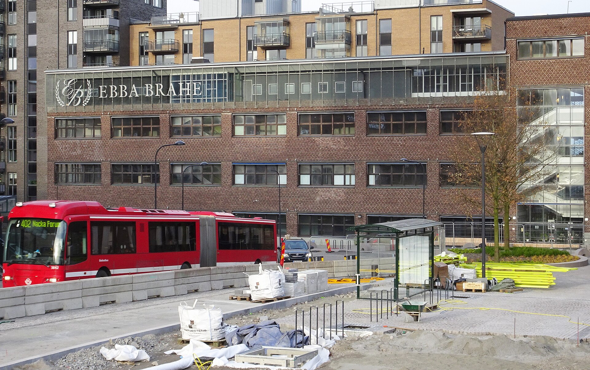 Före detta Makaronifabriken på Kvarnholmen med skylten Ebba Brahe på fasaden
