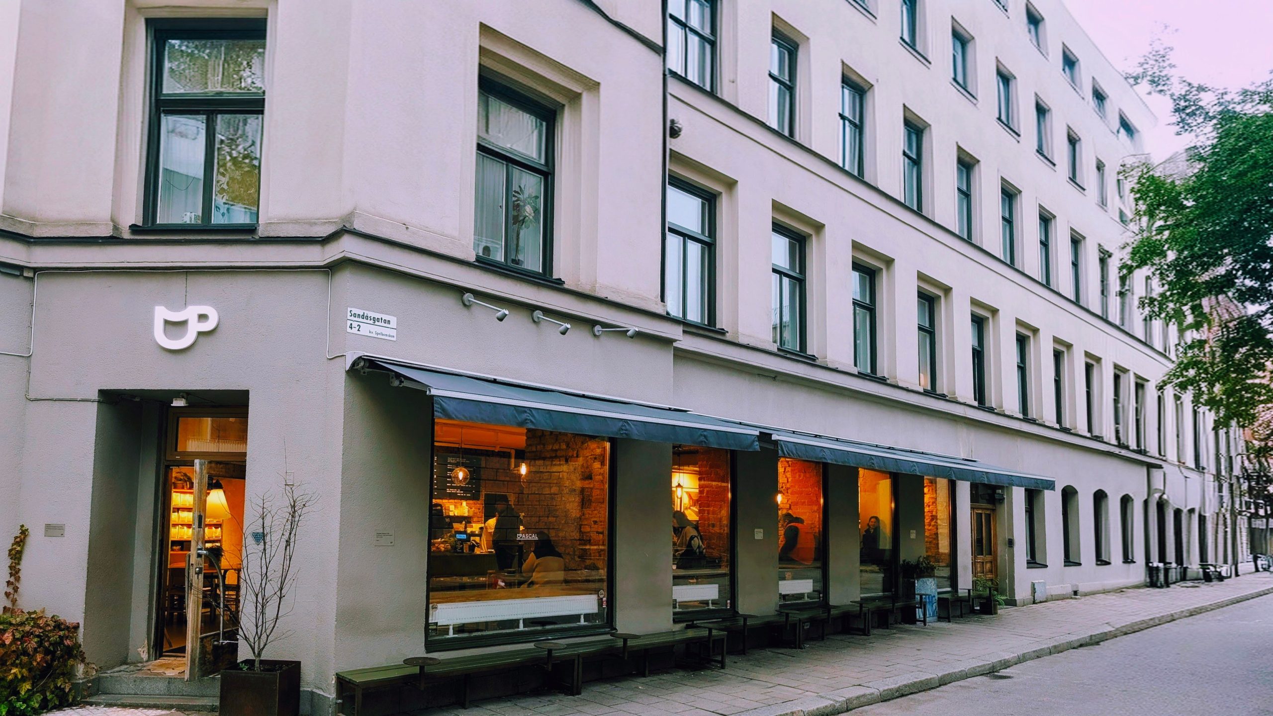 Café i ett stenstadskvarter i Stockholm