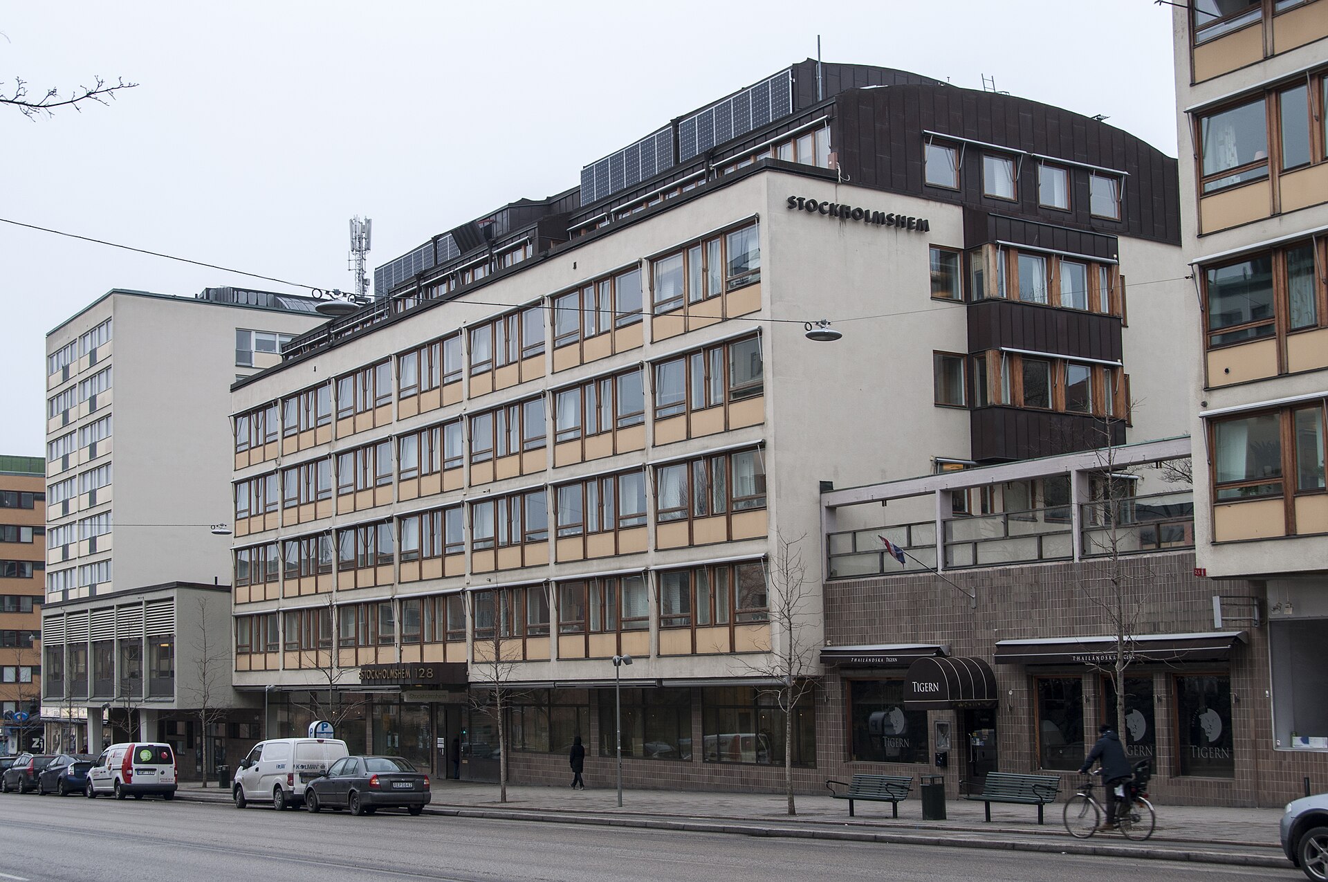 Hus med AB Stockholmshems namn på fasaden vid Hornsgatan i Stockholm