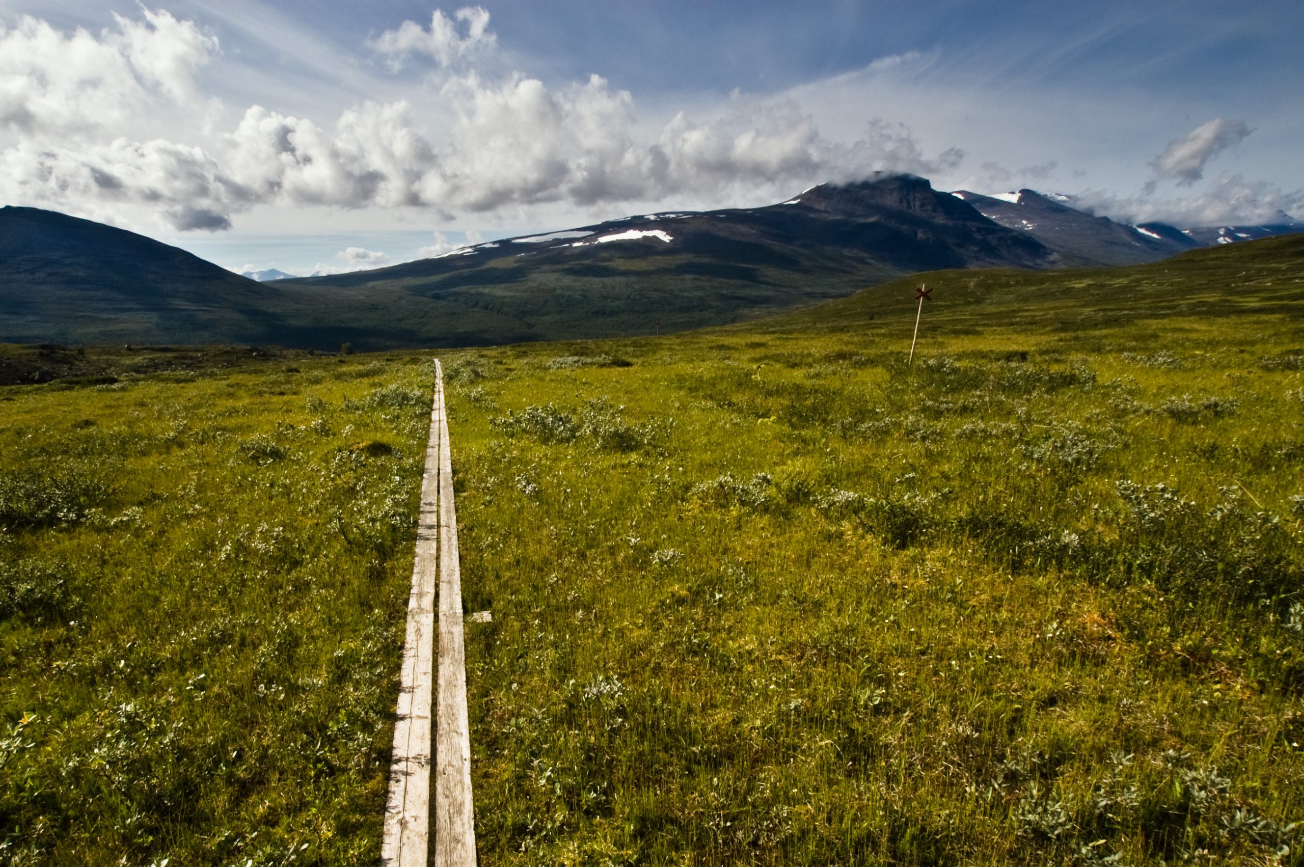 Spång längs Kungsleden över Teusajaure. Foto: Alexandre Buisse, CC BY-SA 4.0, via Wikimedia Commons